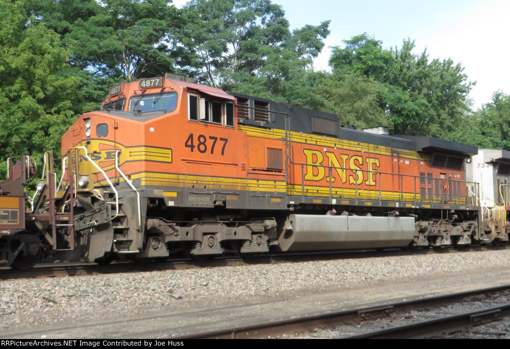 BNSF 4877